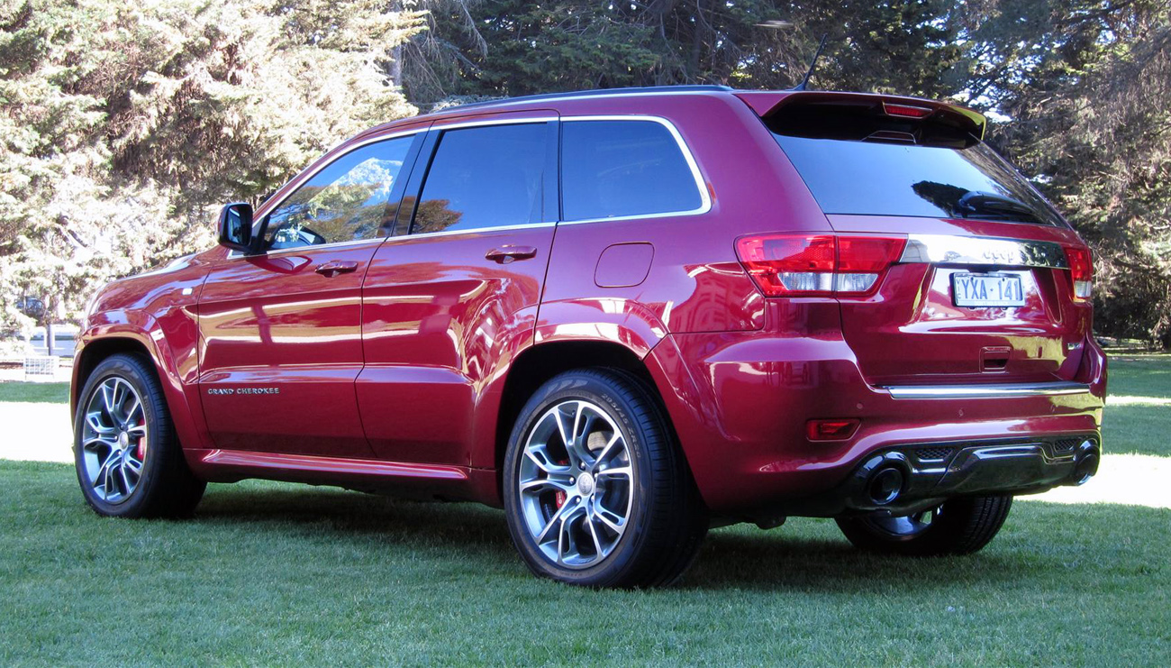 2013 Jeep Grand Cherokee SRT8 Screensavers For Ios 7 Wallpaper 2013 Jeep Grand Cherokee SRT8 Screensavers For Ios 7 Wallpaper