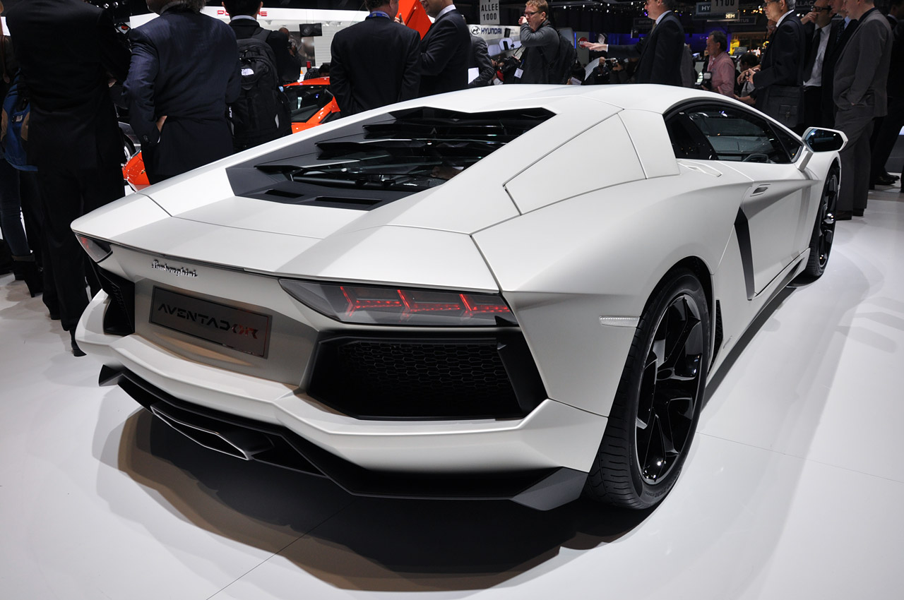 White Lamborghini Aventador LP700-4 Wallpaper Download Free Wallpaper White Lamborghini Aventador LP700-4 Wallpaper Download Free Wallpaper