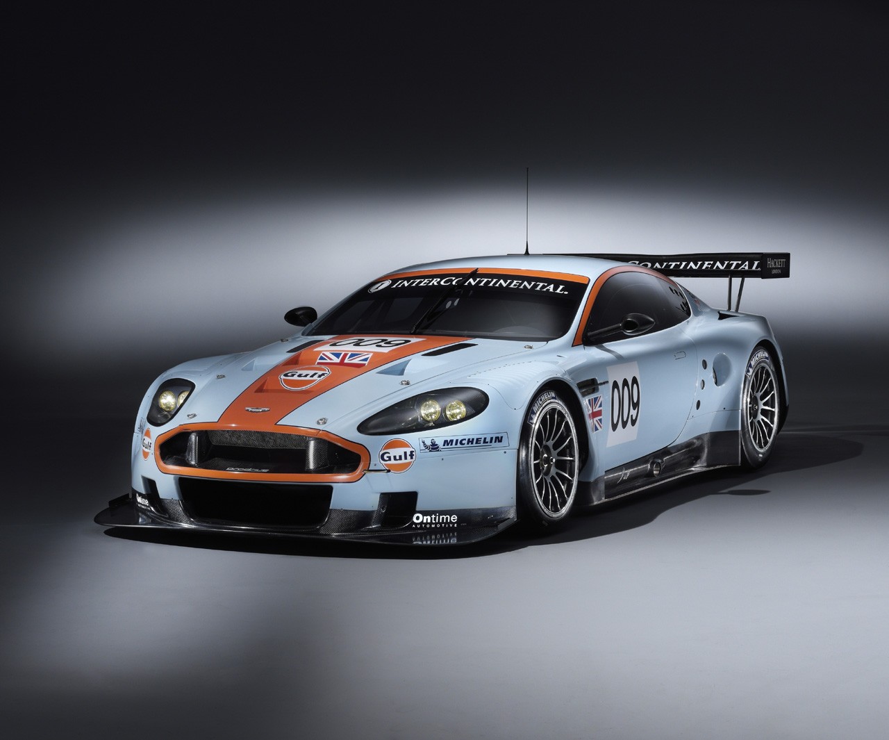 Aston Martin DBR9 Screensavers For Windows Wallpaper