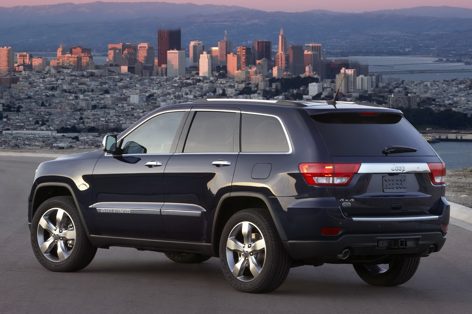 2011 Jeep Grand Cherokee Screensavers For Ios 7 Wallpaper 2011 Jeep Grand Cherokee Screensavers For Ios 7 Wallpaper