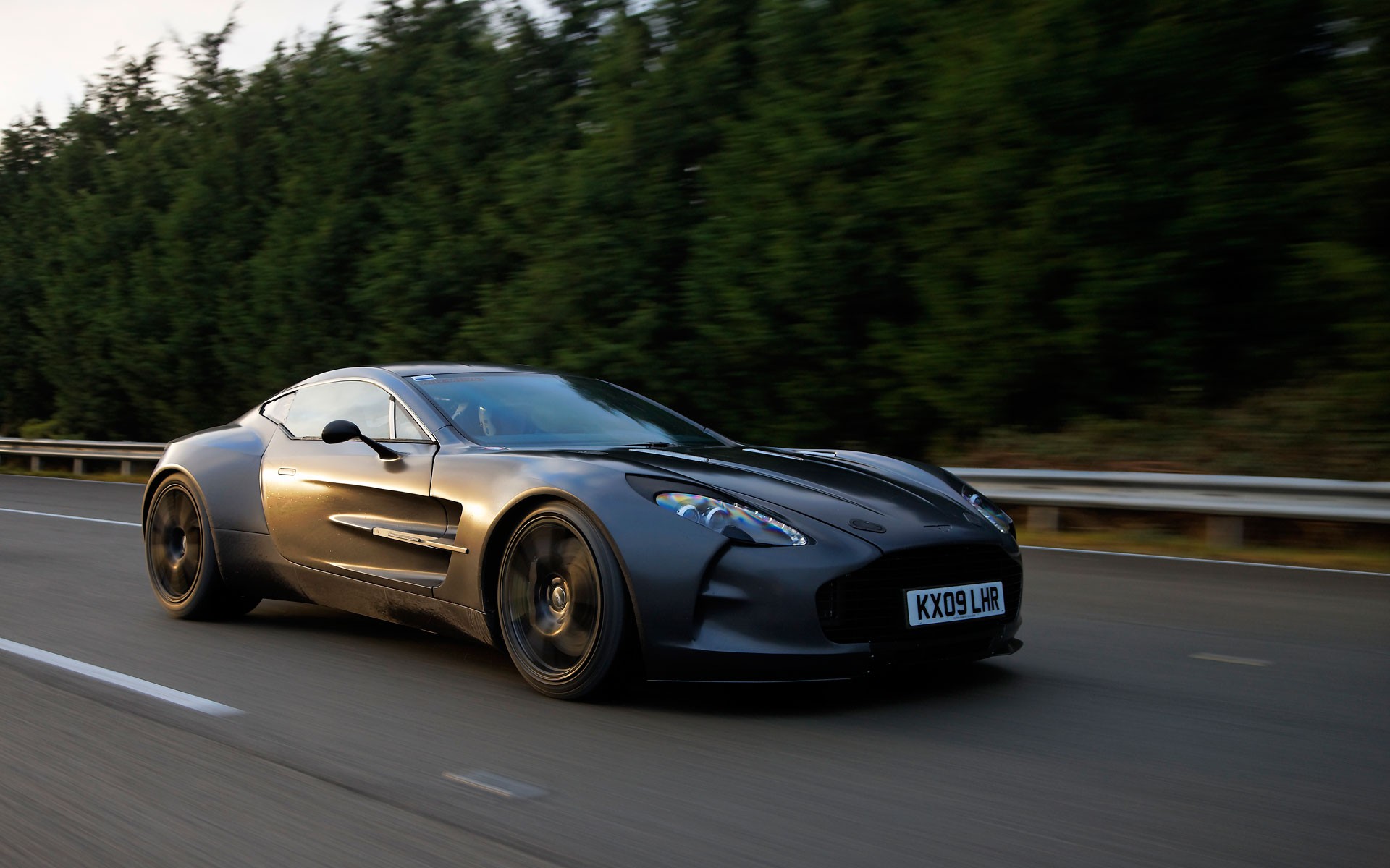 Aston Martin One 77 Screensavers For Free Wallpaper