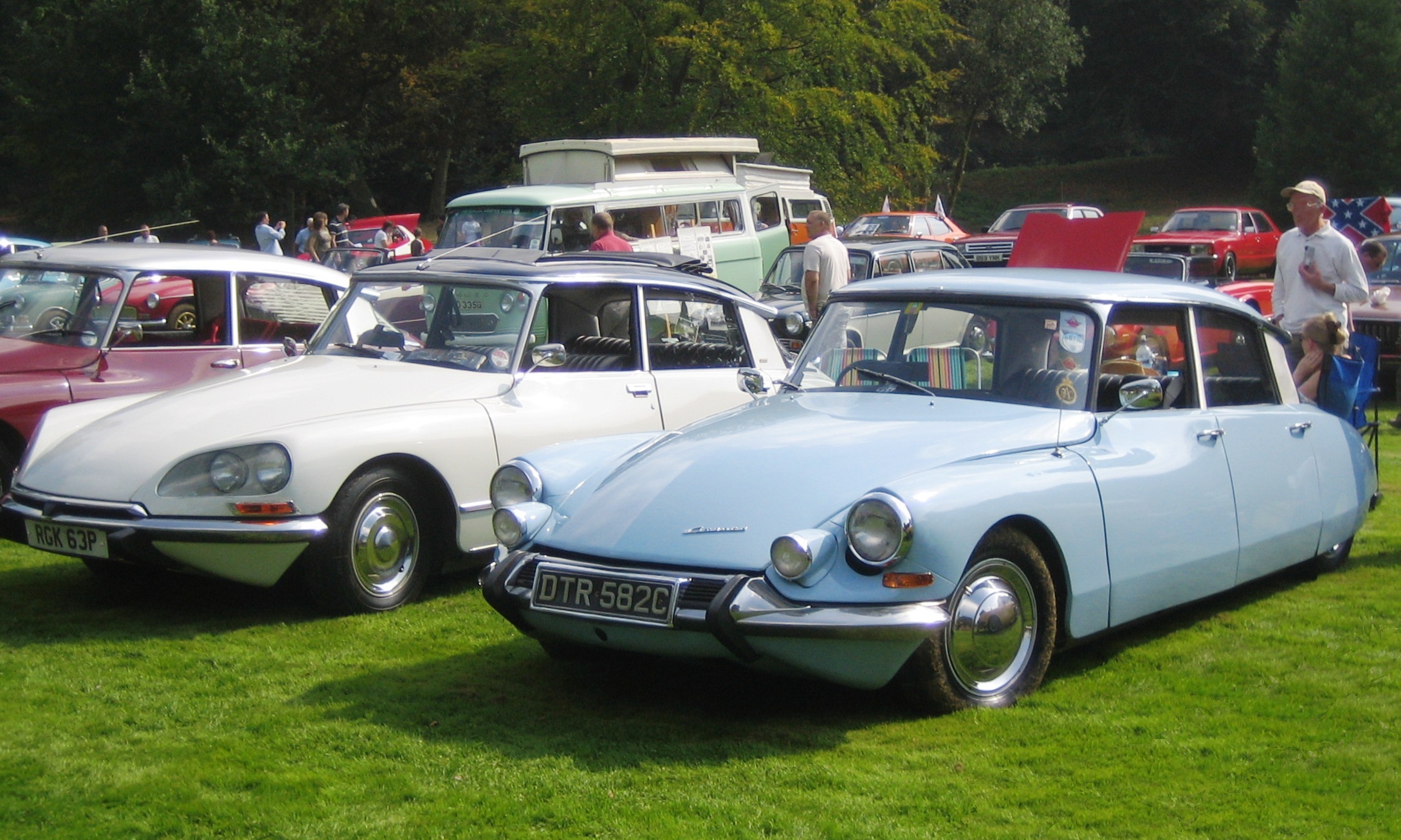 Citroen DS 19 ca 1965 Gregarious at Castle Hedingham 2008 Wallpapers For Background Wallpaper Citroen DS 19 ca 1965 Gregarious at Castle Hedingham 2008 Wallpapers For Background Wallpaper