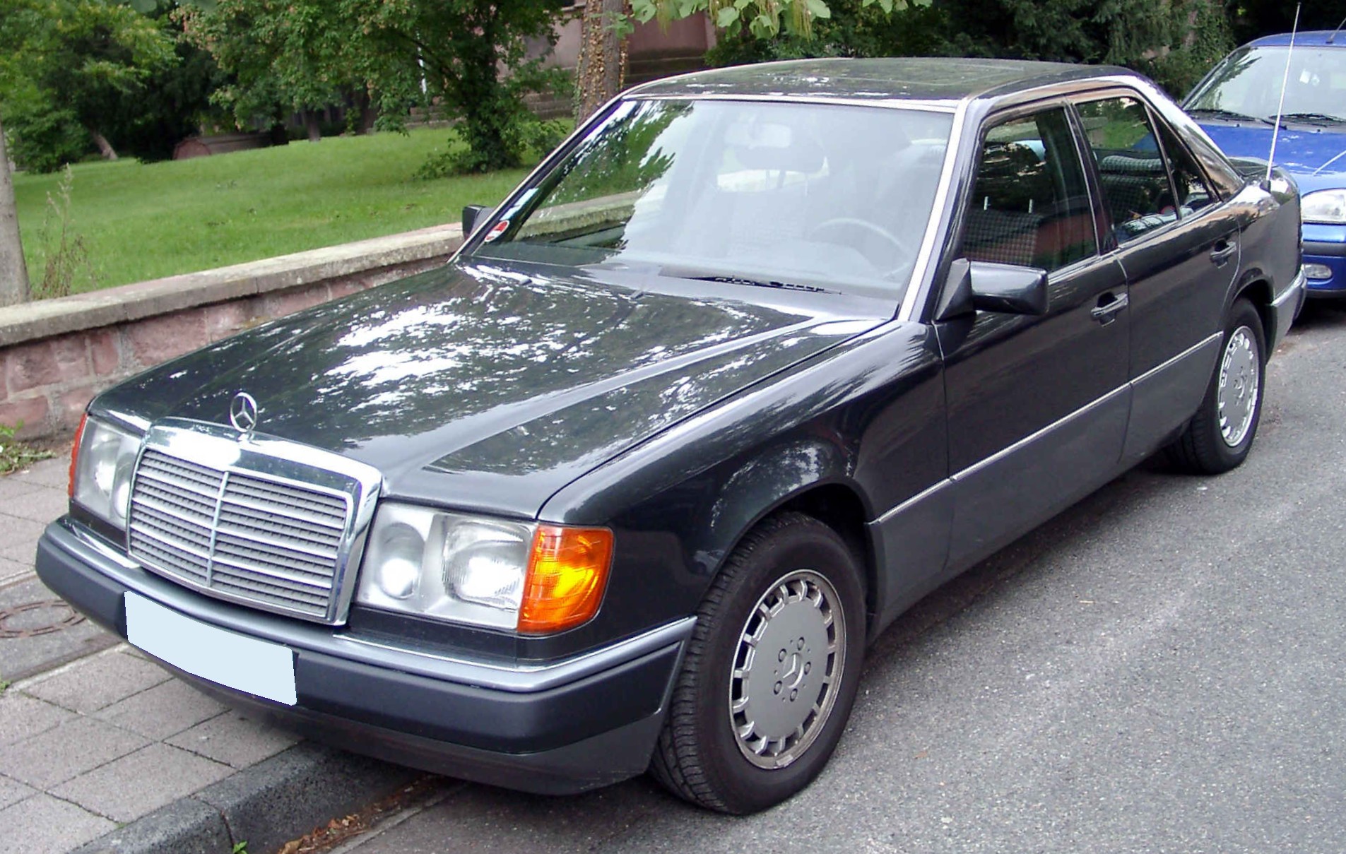 Mercedes Benz W124 front High Resolution Desktop Backgrounds Wallpaper Mercedes Benz W124 front High Resolution Desktop Backgrounds Wallpaper