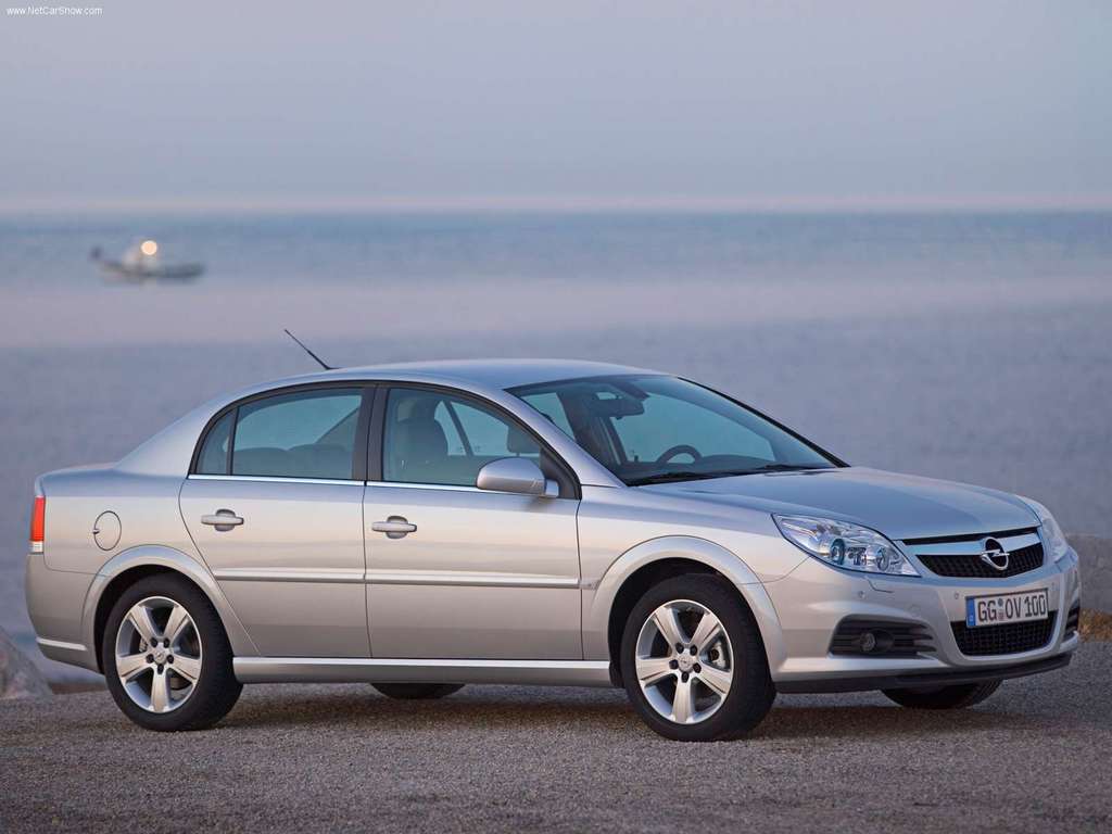 OPEL Vectra has introduced over models running Wallpaper Download Wallpaper OPEL Vectra has introduced over models running Wallpaper Download Wallpaper