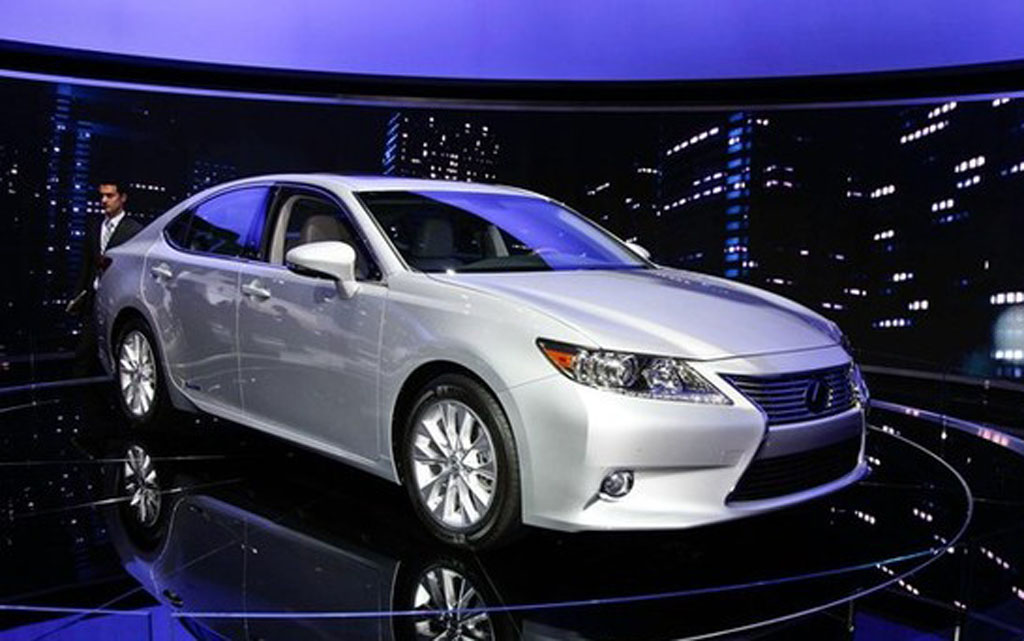 Lexus ES 350 Front Angle free online image editor Wallpaper Lexus ES 350 Front Angle free online image editor Wallpaper
